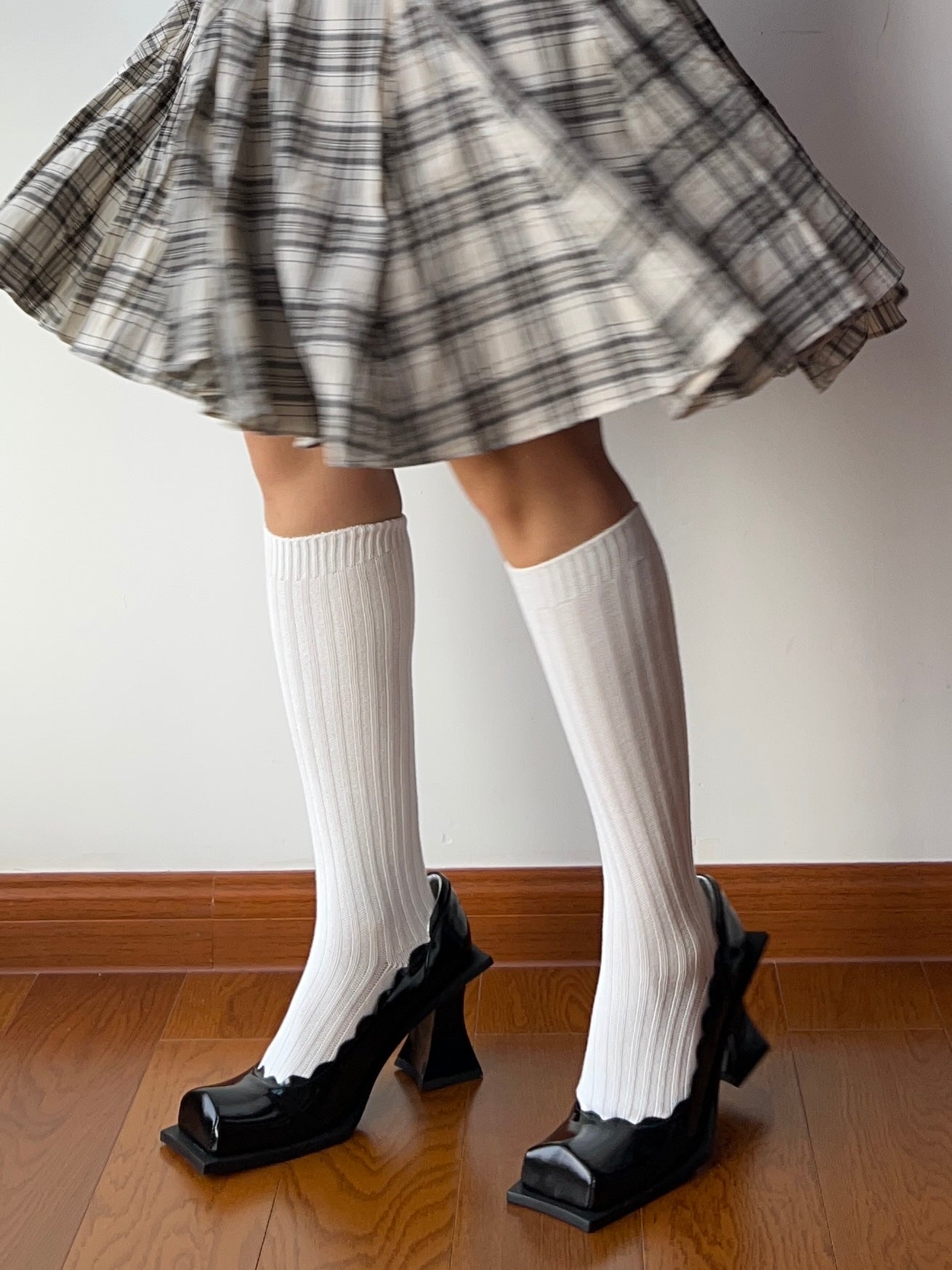 White Ribbed Cotton Knee High Socks