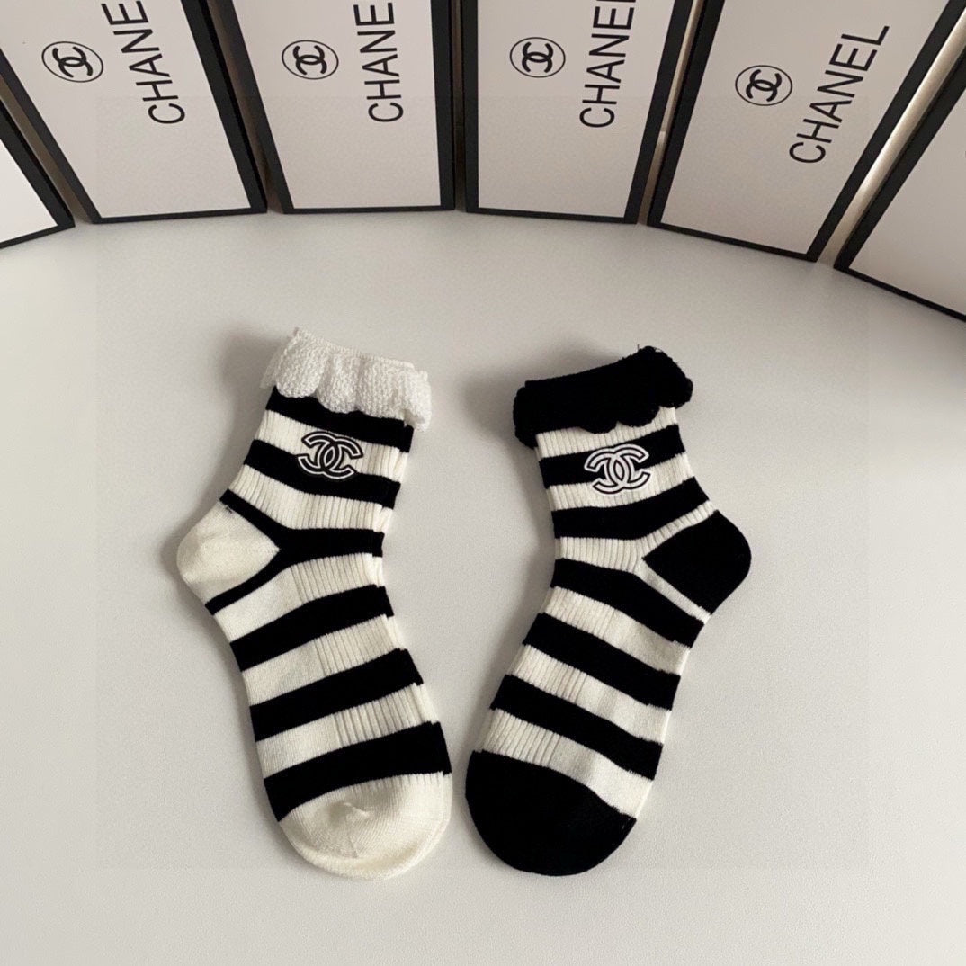 CHANEL CREW SOCKS 425664 ( 1 BOX )