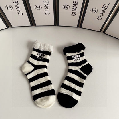 CHANEL CREW SOCKS 425664 ( 1 BOX )