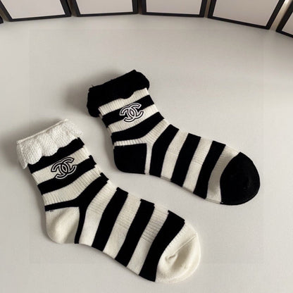 CHANEL CREW SOCKS 425664 ( 1 BOX )
