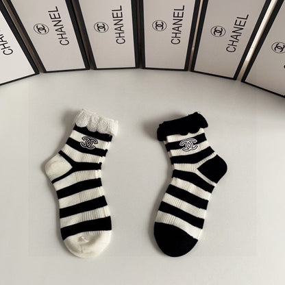 CHANEL CREW SOCKS 425664 ( 1 BOX )