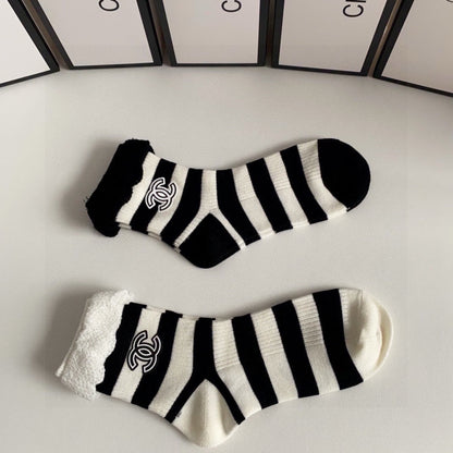 CHANEL CREW SOCKS 425664 ( 1 BOX )